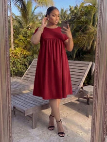 SHEIN Lady CURVE 大尺碼女款純色圓領短袖休閒洋裝 - 酒紅色 - 查看 3