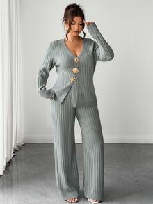 SHEIN Elenzya Set Sweater Wanita Ukuran Besar Warna Polos Rajut Leher V Belahan Bawah Motif Bintang Laut Kancing Logam Minimalis Elegan Kasual Musim Gugur Musim Dingin Sehari-hari Kantor Abu-abu - Grey - View 1