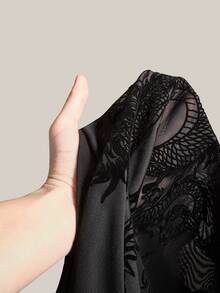 SHEIN ICON Y2K 女款萬聖節網紗露背短版上衣 透視黑色街頭風哥德性感龍圖案休閒日常短袖T恤 - 黑色 - 查看 11