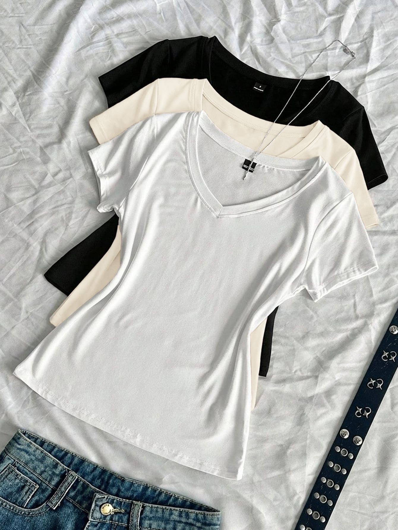 SHEIN EZwear 3件組女款夏季V領修身T恤，龐克次文化動漫純色基本款V領短袖修身T恤 - 彩色 - 查看 1