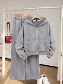 SHEIN 女童新款灰色水洗開胸帽衫搭配牛仔長褲，輕盈柔軟針織牛仔面料，時尚女孩必備，適合春秋穿著，簡約百搭風格，適用日常OOTD、拍照、購物、出遊、聚會、旅行，2026秋季新品 - 淺灰色 - 查看 1
