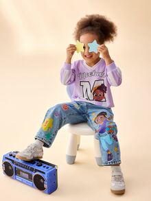 Blippi X SHEIN بنطلون جينز كاجوال واسع الساق مع جيب بنمط حروف للفتيات الصغيرات - أزرق فاتح - مشاهدة 8
