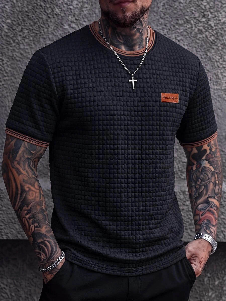 Manfinity Homme Black Pleated Texture Short Sleeve T-Shirt For Men, Contrast Ribbed Crew Neck, Minimalist Leather Patch Business Casual Loose Fit Top - Black - View 1