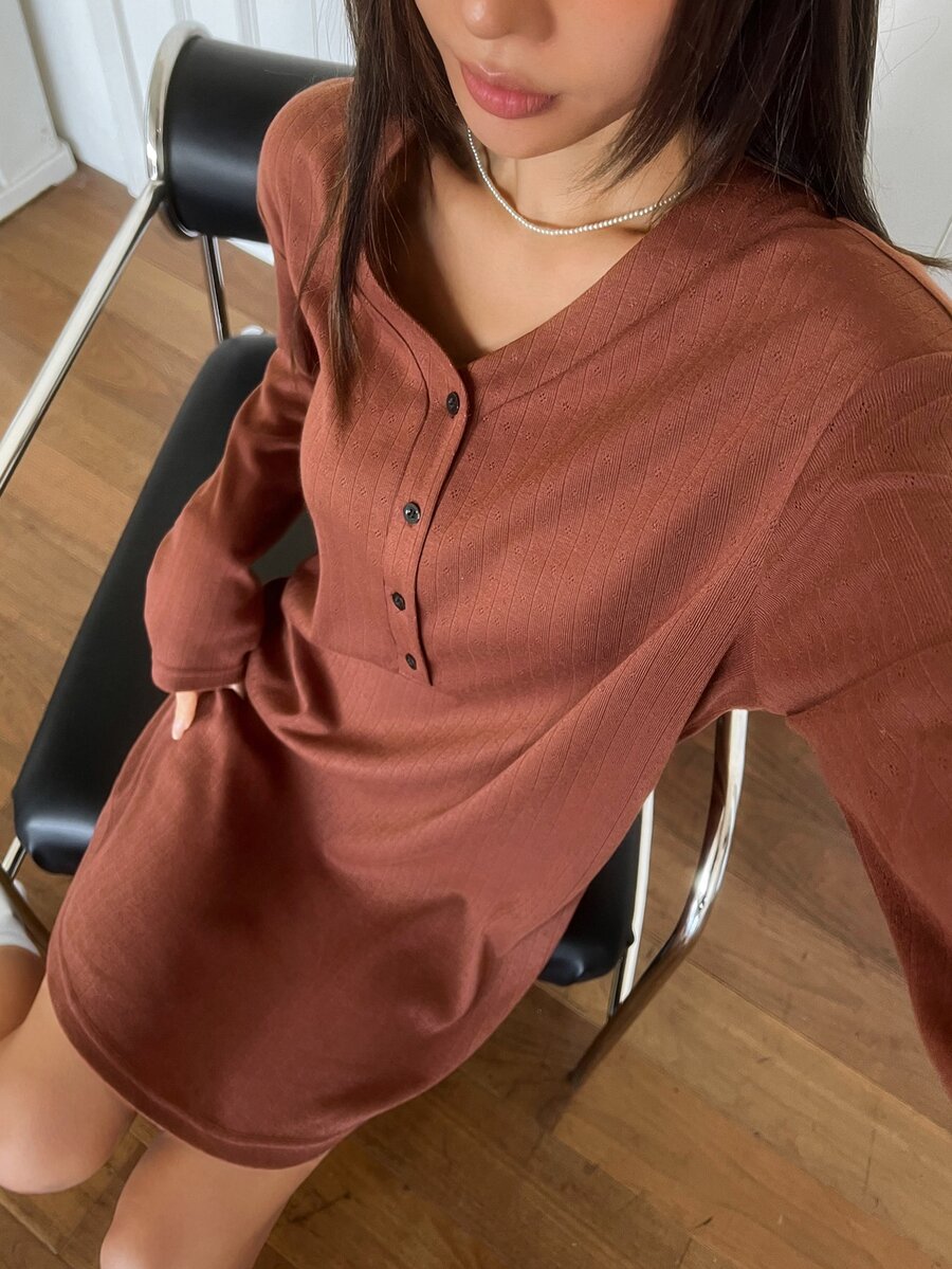DAZY 女款純色鈕扣半開襟長袖居家休閒洋裝 - 咖啡棕 - 查看 1