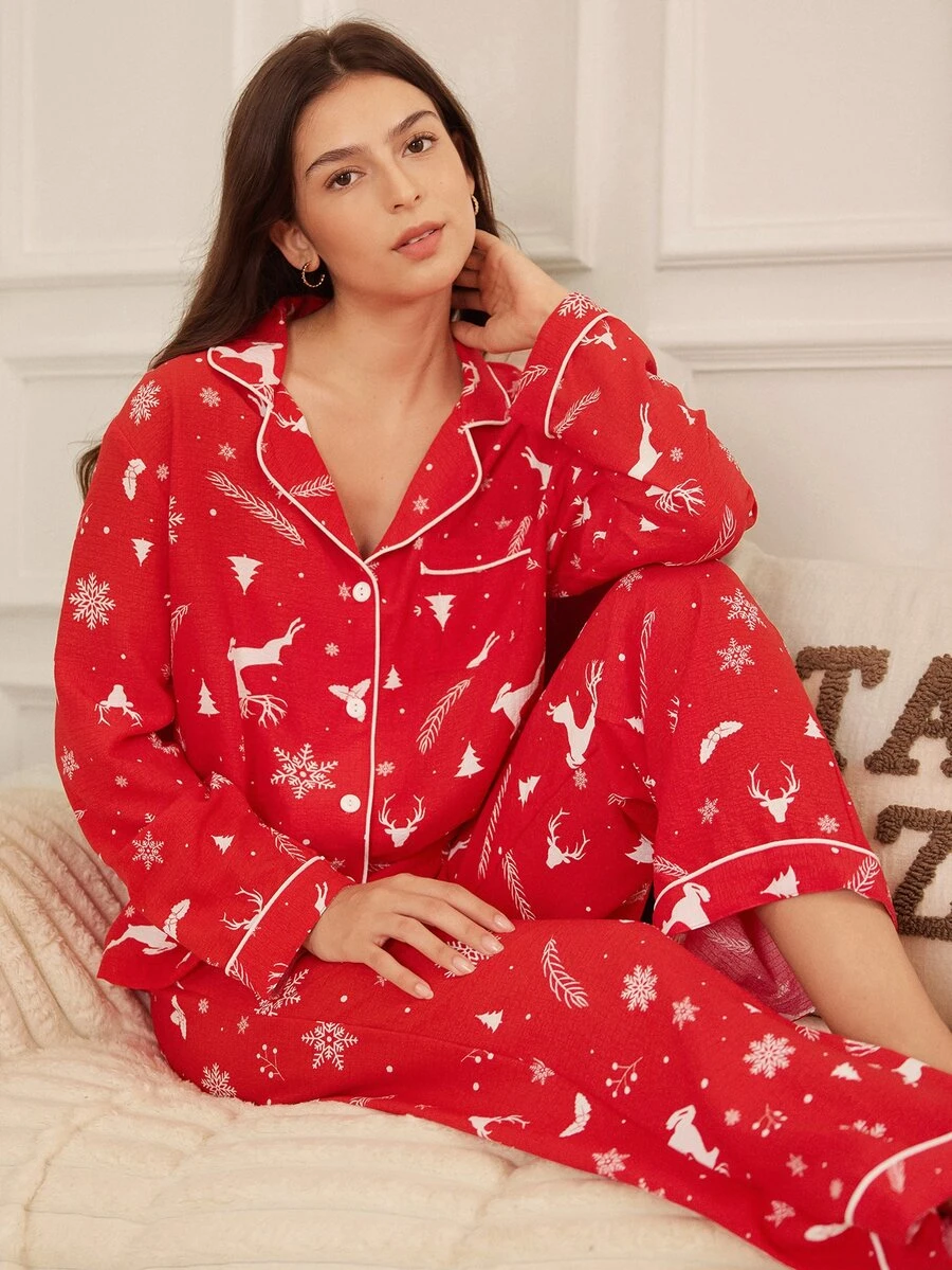 Doze Lane 聖誕氛圍紅白色鹿雪花印花睡衣套裝 經典翻領對比飾邊居家休閒服 2件組 秋季可愛休閒居家睡眠服 - 紅色 - 查看 1
