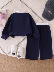 2件組幼女長袖上衣+長褲套裝 英倫風海軍藍馬刺繡對比領長袖 Polo 聚會秋季運動上衣 - 寶藍色 - 查看 2
