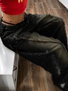 SHEIN CURVE+ بنطلون جينز واسع الساق مقاس كبير بأسلوب ستريت وير ريترو متدرج اللون أسود مغسول مع حافة غير متماثلة خام وتصميم مفكك مرقع فضفاض منسدل بطول الأرض - الأسود - مشاهدة 7