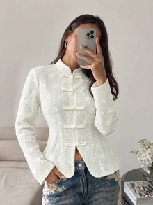 Modelyn قميص نسائي أنيق وعصري متعدد الاستخدامات بتصميم جاكار خريف/شتاء مع أزرار على شكل ضفدع، بقصة نحيفة وناعمة للمناسبات الرومانسية - بيج - مشاهدة 5