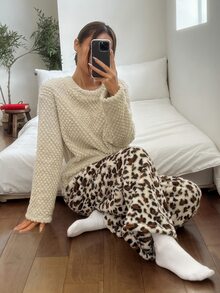 DAZY طقم ملابس نوم نسائي كاجوال يومي للمنزل، ملابس علوية بأكمام طويلة بلون سادة وبنطال طويل بطبعة نمر - لون مشمشي - مشاهدة 12