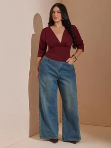 SHEIN BAE CURVE 大尺碼女款純色V領休閒日常T恤 - 酒紅色 - 查看 4