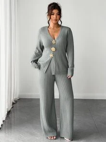 SHEIN Elenzya Set Sweater Wanita Ukuran Besar Warna Polos Rajut Leher V Belahan Bawah Motif Bintang Laut Kancing Logam Minimalis Elegan Kasual Musim Gugur Musim Dingin Sehari-hari Kantor Abu-abu - Grey - View 4