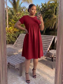 SHEIN Lady CURVE 大尺碼女款純色圓領短袖休閒洋裝 - 酒紅色 - 查看 4
