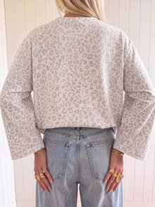 SHEIN EZwear 海外長袖奶油白豹紋印花T恤，秋季上衣，適合日常通勤、聚會、秋冬/夏季、聖誕節、新年、感恩節、派對、婚禮、海灘、畢業典禮、優雅、外出、約會、通勤、情人節、優雅、度假、Y2K、畢業典禮等場合 - 彩色 - 查看 2