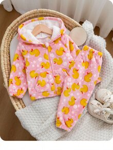 SHEIN Setelan Baju Terusan dan Celana Motif Bebek untuk Bayi Perempuan, Terdiri dari Kaos Hoodie dan Celana Panjang dengan Resleting Depan - Berwarna merah muda - View 3