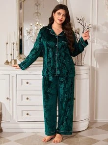 MuseNap CURVE طقم بيجامة نسائي مقاس كبير من المخمل الجاكار بنقشة زهور مع جيب رقعة وأزرار أمامية وأكمام طويلة - أخضر داكن - مشاهدة 2