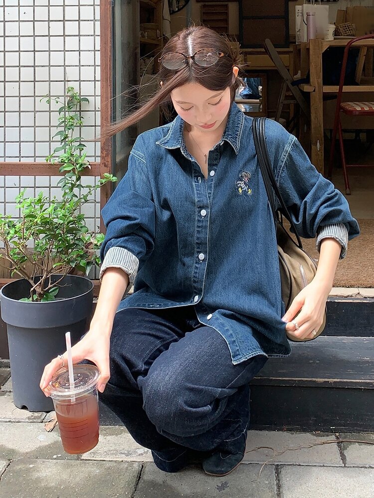 DAZY 女款休閒條紋袖口拼接卡通刺繡牛仔上衣 - 藍色 - 查看 1