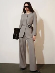 Aveloria Modichic European And American Style Autumn/Winter New Fashion Versatile Solid Color Diagonal Stripe Round Neck 3D Floral Decor Blazer And Pants Suit Set For Women - Khaki - View 5