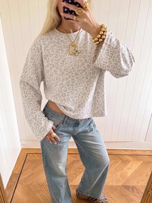SHEIN EZwear 海外長袖奶油白豹紋印花T恤，秋季上衣，適合日常通勤、聚會、秋冬/夏季、聖誕節、新年、感恩節、派對、婚禮、海灘、畢業典禮、優雅、外出、約會、通勤、情人節、優雅、度假、Y2K、畢業典禮等場合 - 彩色 - 查看 4