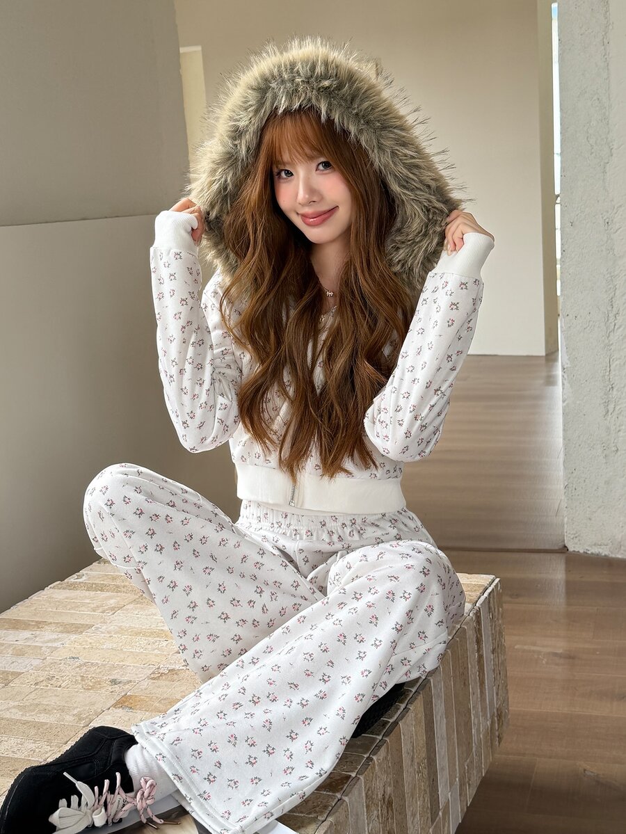 K-Vae Women's Korean Style Gentle Ditsy Floral Oversized Fur Collar Sweatshirt & Wide Leg Sweatpants Casual Versatile Set - Multicolor - View 1