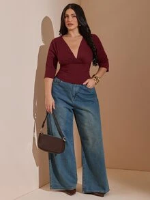 SHEIN BAE CURVE 大尺碼女款純色V領休閒日常T恤 - 酒紅色 - 查看 1