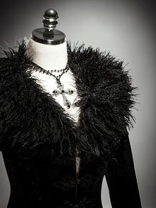 SHEIN ICON معطف طويل قوطي من المخمل مع ياقة فرو وتصميم رقعات بياقة على شكل حرف V، مقاس كبير، ستايل Y2K عتيق، جاكيت ساحرة هالوين - الأسود - مشاهدة 6
