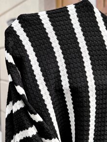 MaterniWear Gaun Hamil Motif Garis Kasual untuk Harian, Musim Panas dan Traveling - Hitam - View 10