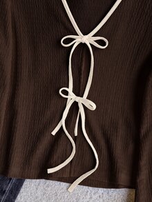 SHEIN 青少年女孩休閒純色寬鬆前綁帶喇叭袖上衣，適合度假、返校、教師日常穿著與外出，「Old Money 風格」度假長袖上衣（棕色/度假風/秋季風），款式包含前綁帶、V 領等多款，甜美時尚 - 棕色 - 查看 3