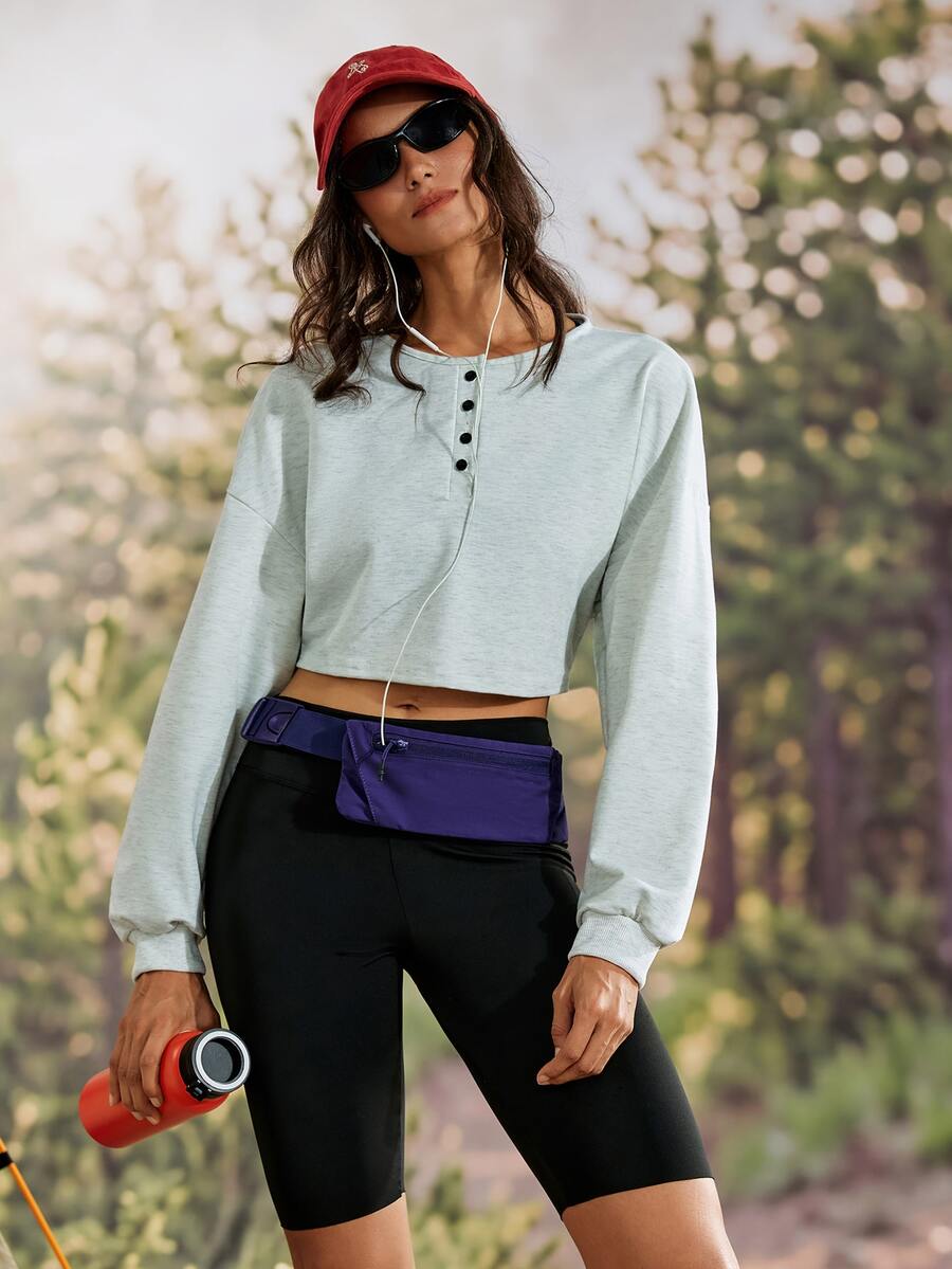 Exploreva Kaos Outdoor Wanita Warna Abu-abu Muda dengan Kerah Setengah Terbuka dan Potongan Pendek - Light Grey - View 1