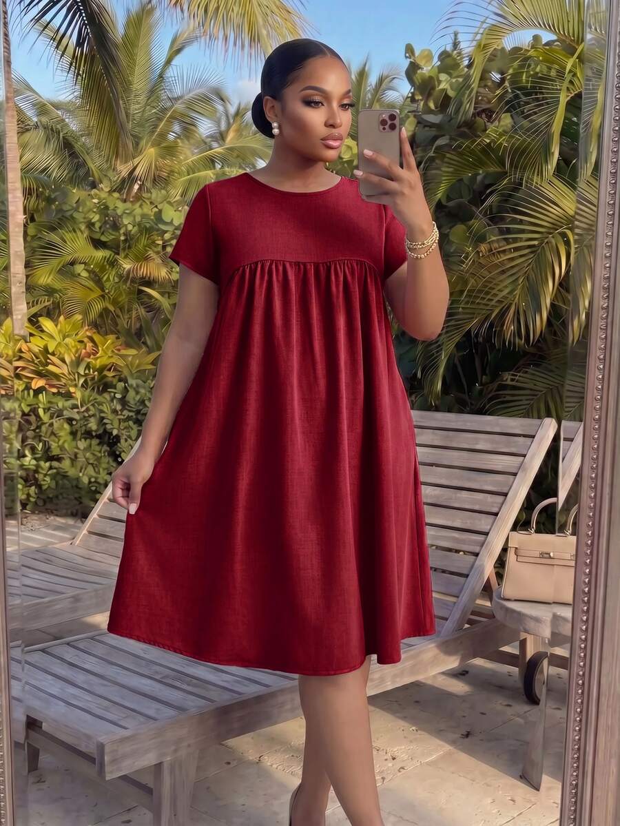 SHEIN Lady CURVE 大尺碼女款純色圓領短袖休閒洋裝 - 酒紅色 - 查看 1