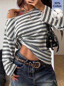 Coolane 女款與男款秋冬休閒街頭風 Y2K 場合穿搭 大廓形露肩不對稱白黑條紋長袖 T-shirt - 黑與白 - 查看 7