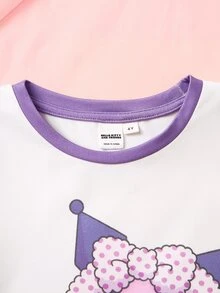 HELLO KITTY AND FRIENDS | SHEIN طقم ملابس منزلية للبنات الصغيرات مكون من توب بأكمام قصيرة مطبوع عليه حروف وشورت كاروهات - متعدد الألوان - مشاهدة 3