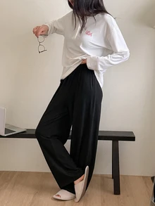 DAZY طقم ملابس منزلية للنساء بتصميم طباعة حروف وأكمام طويلة وأكتاف منسدلة وفتحة نصفية بأزرار، تي شيرت وبنطلون - أبيض - مشاهدة 5