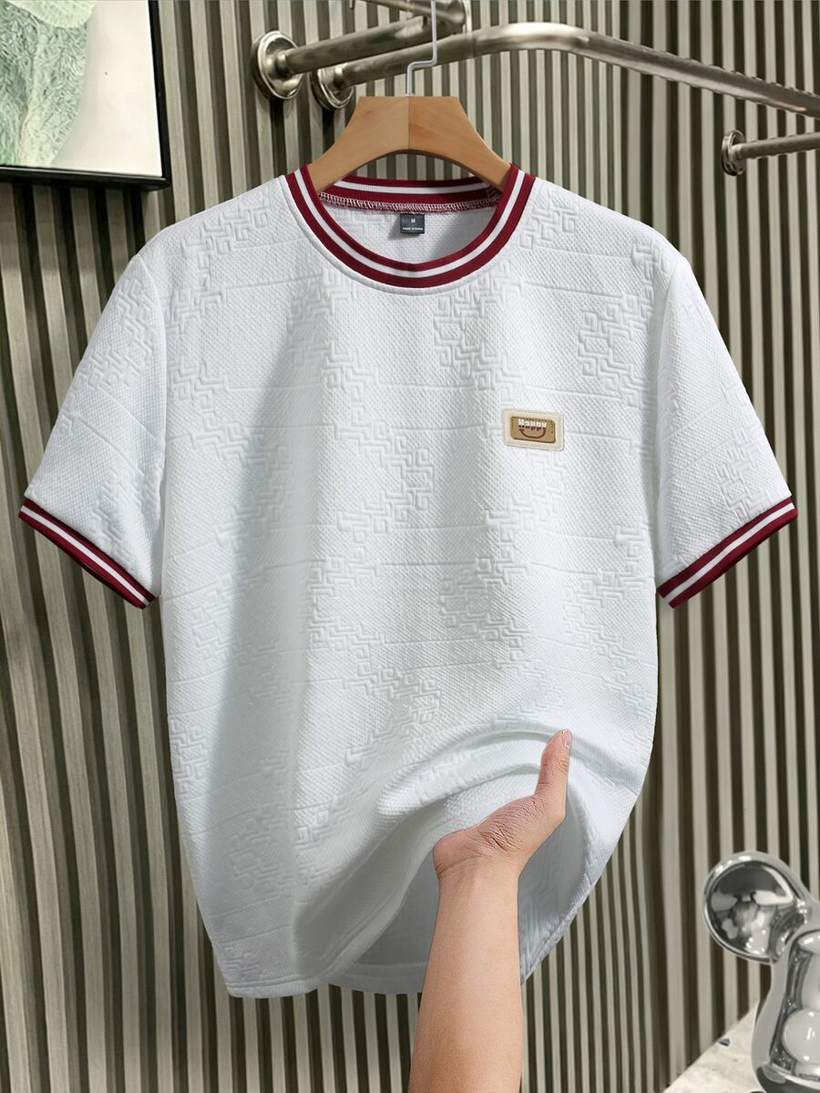 Manfinity Homme White 3D Wavy Texture Diamond Jacquard Short Sleeve T-Shirt For Men, Red And White Contrast Color Round Neck Leather Patch Design Loose Casual Top - White - View 1