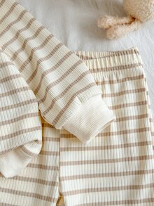 SHEIN Vintaside Kids 2件組男嬰幼兒運動衫+運動長褲套裝，可愛奶油卡其色熊圖案蝴蝶結條紋長袖圓領休閒戶外秋季連身衣假期裝 - 杏色 - 查看 8
