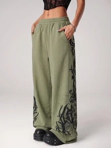 SHEIN ICON Plus Size Women Gothic Print Elastic Waist Pockets Loose Fit Long Pants - Army Green - View 2