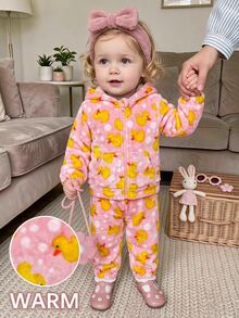 SHEIN Setelan Baju Terusan dan Celana Motif Bebek untuk Bayi Perempuan, Terdiri dari Kaos Hoodie dan Celana Panjang dengan Resleting Depan - Berwarna merah muda - View 5