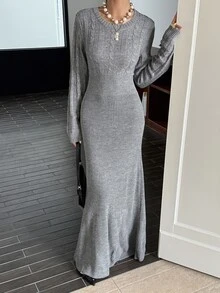 DAZY 秋冬圓領麻花編織長袖中長版修身顯瘦通勤街頭休閒女款針織洋裝 - 灰色 - 查看 5