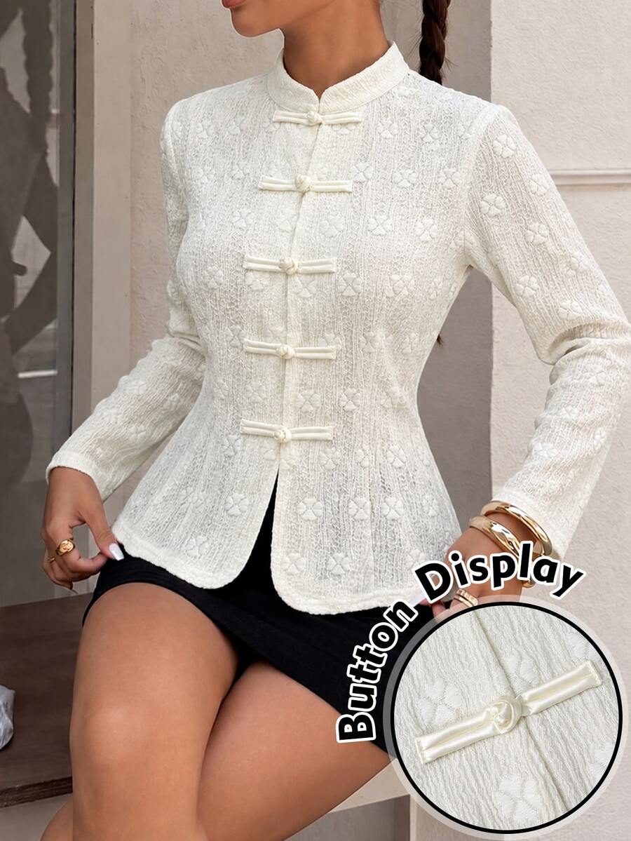Modelyn قميص نسائي أنيق وعصري متعدد الاستخدامات بتصميم جاكار خريف/شتاء مع أزرار على شكل ضفدع، بقصة نحيفة وناعمة للمناسبات الرومانسية - بيج - مشاهدة 1