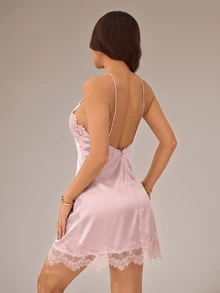 SHEIN PETITE 女款優雅浪漫約會音樂節派對聚會畢業度假洋裝，黑色緞面布料對比蕾絲飾邊細肩帶修身迷你洋裝，婚禮賓客、生日洋裝 - 粉色 - 查看 2