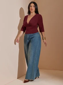 SHEIN BAE CURVE 大尺碼女款純色V領休閒日常T恤 - 酒紅色 - 查看 8