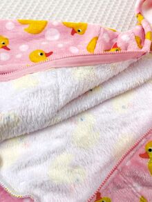 SHEIN Setelan Baju Terusan dan Celana Motif Bebek untuk Bayi Perempuan, Terdiri dari Kaos Hoodie dan Celana Panjang dengan Resleting Depan - Berwarna merah muda - View 6