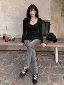Sweetina 女款長袖收腰蝴蝶結裝飾蕾絲拼接純色休閒T恤 - 黑色 - 查看 3