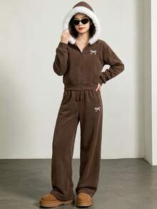 SHEIN Casuvi Kids 女童 2 件組秋冬外套套裝，毛茸茸毛領連帽拉鍊短版修身夾克，附蝴蝶結刺繡，搭配蝴蝶結刺繡寬腿長褲，美觀優雅街頭運動風穿搭 - 彩色 - 查看 3