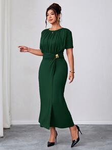 Reflora Plus Size Elegant Metal Decor Pleated Short Sleeve Dress - Dark Green - View 6