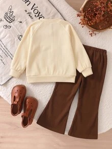 SHEIN Playful Pals 2件組少女可愛熊貼布羅紋針織開襟衫與復古燈芯絨喇叭褲套裝，落肩長袖秋季休閒服飾 - 杏色 - 查看 2