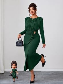 Reflora Plus Size Elegant Metal Decor Pleated Short Sleeve Dress - Dark Green - View 11
