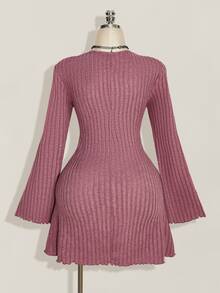 SHEIN ICON 女款秋冬復古休閒 80年代極簡 V 領喇叭袖毛絨羅紋紫色緊身洋裝 秋季外出約會穿搭 - 酒紅色 - 查看 2