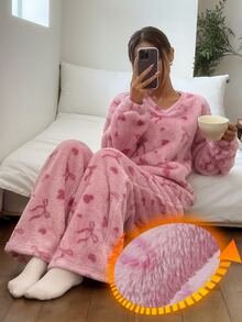 DAZY Set Piyama Wanita Atasan Lengan Panjang dan Celana Berbahan Plush dengan Motif Pita - Berwarna merah muda - View 1