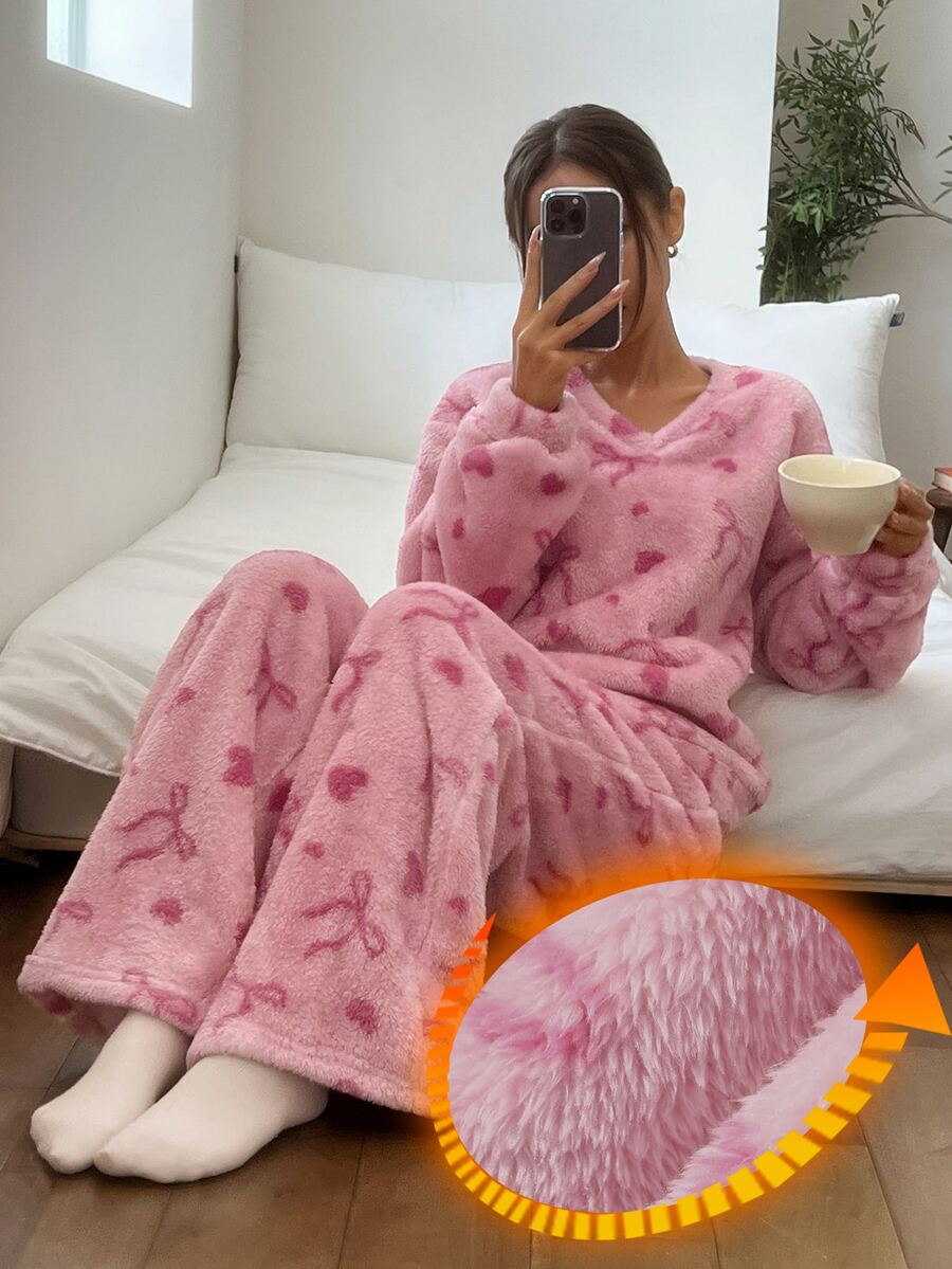 DAZY Set Piyama Wanita Atasan Lengan Panjang dan Celana Berbahan Plush dengan Motif Pita - Berwarna merah muda - View 1