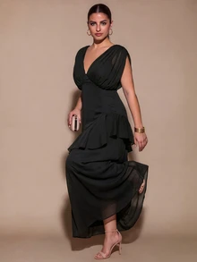 SHEIN BAE CURVE Gaun Pinggang Tinggi Kerah V Lengan Kelelawar dengan Keliman Asimetris - Hitam - View 7